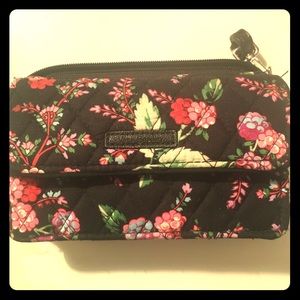 🌿🍇VERA BRADLEY VINE BERRY FLORAL RFID All in 1🌱